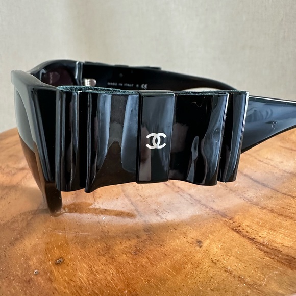 NWT Chanel Black Pilote Sunglasses with Bows on sides case and box included - Picture 12 of 17